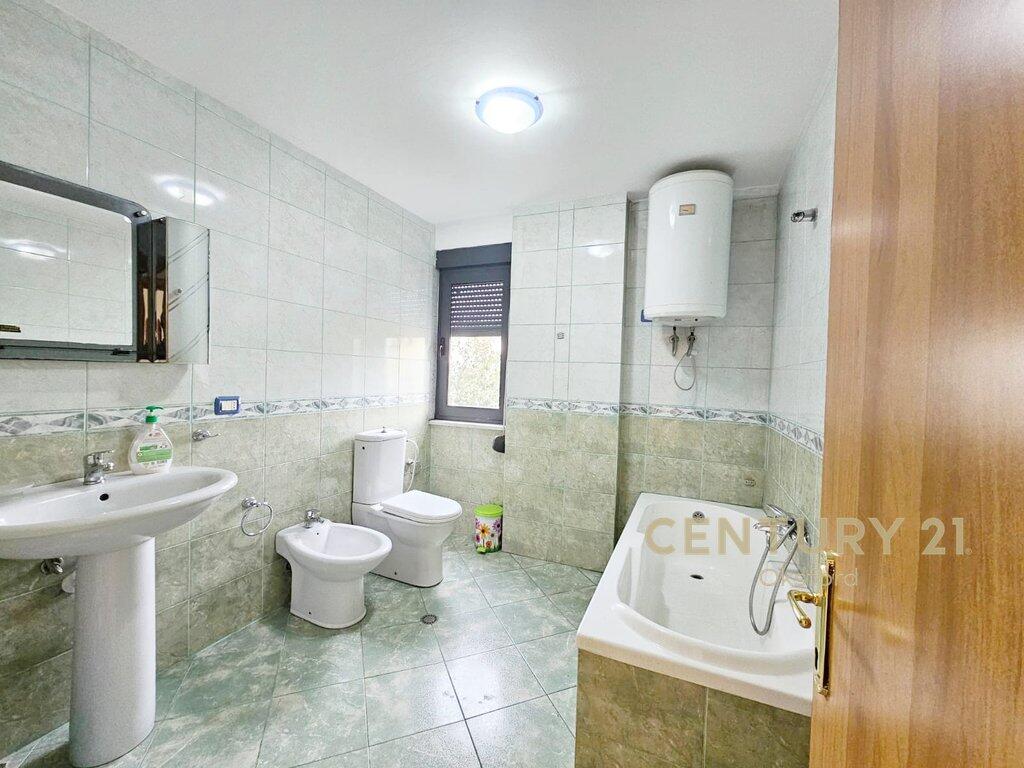 Locale per uffici in affitto – Centro di Tirana, dietro Eye of Tirana