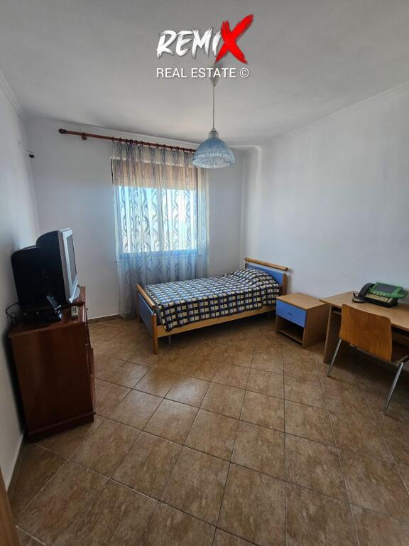 JEPET ME QERA APARTAMENT 3+1 PRANE POLIKLINIKES