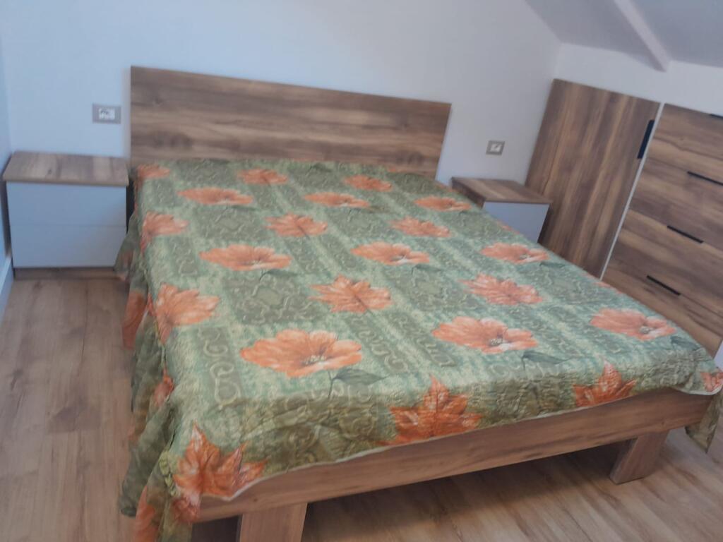 APARTAMENT 1+1. 32000 LEKE.UNIVERSITETI I MJEKSISE