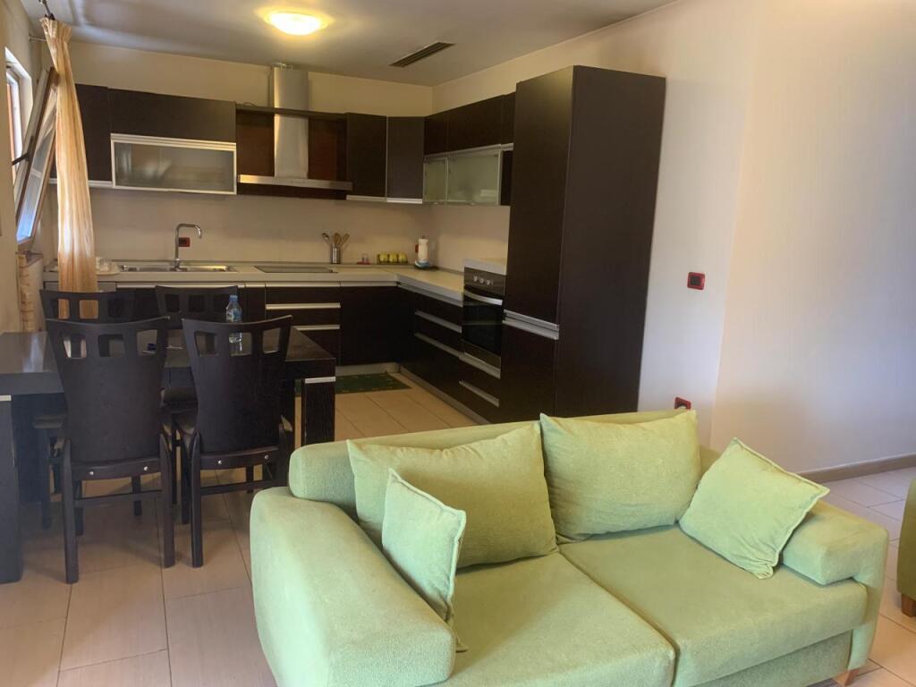 APARTAMENT 2+1 ME QIRA TE GJYKATA