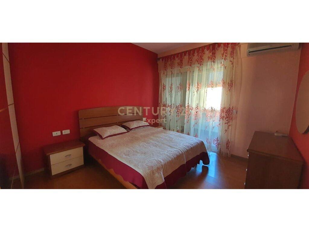 Apartament me Qira 2+1+2 – Qendra Kristal, Tiranë