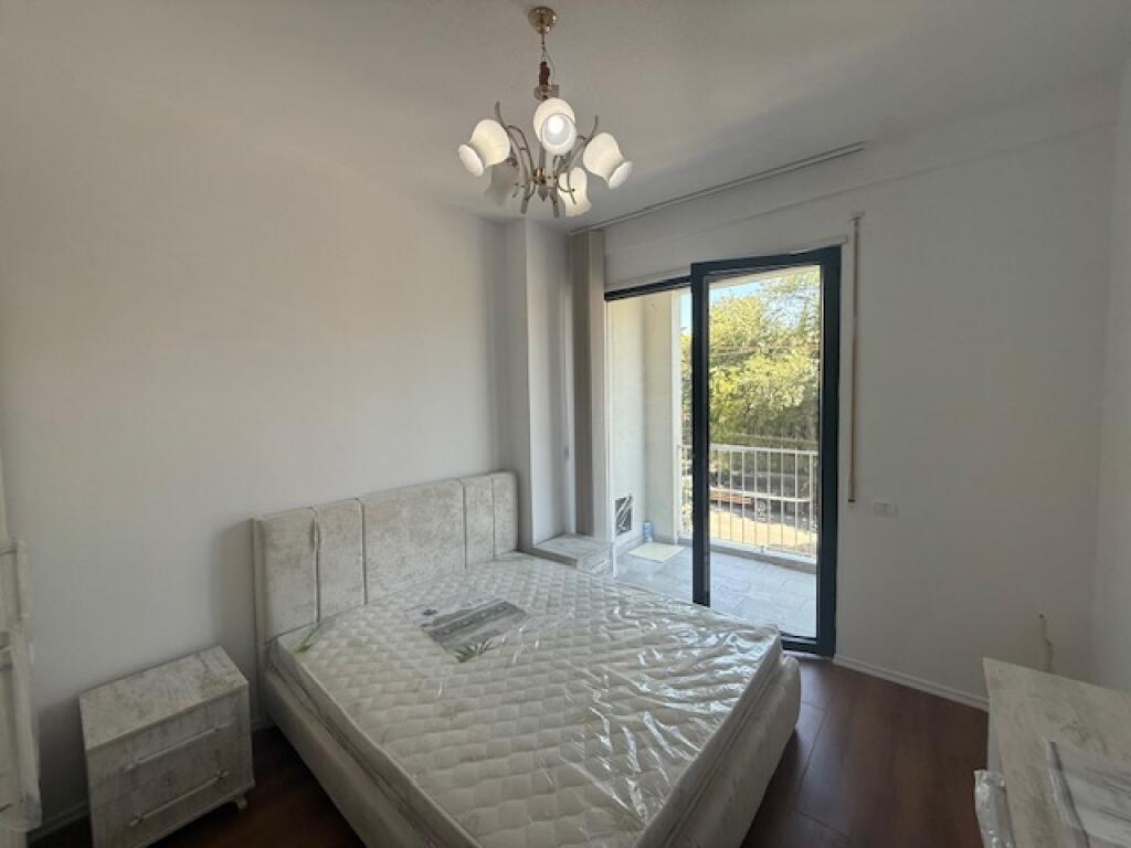 Jepet me qera Apartament 1+1 tek Varri i Bamit