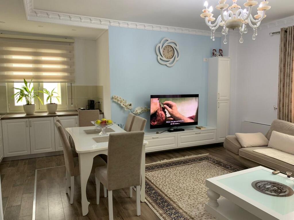 Apartament 3+1+2, Hotel Radisson, Liqeni i Thate