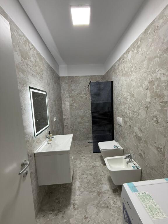 Shitet Apartament 1+1 plus depo dhe parkim