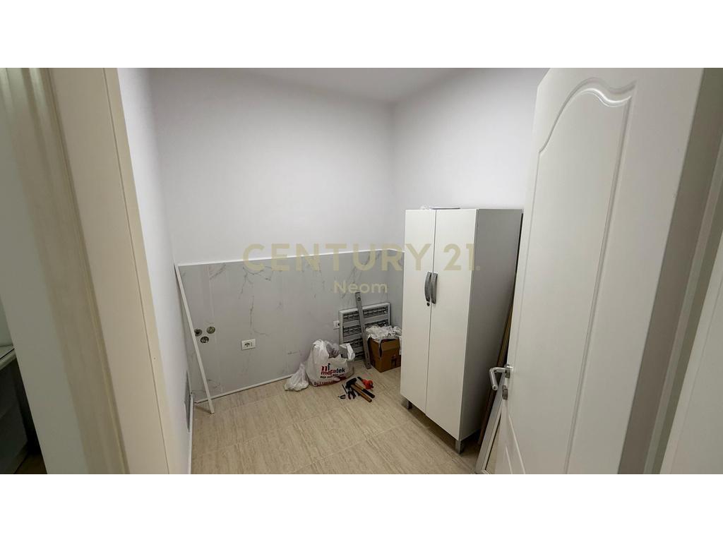 Office / Clinic for Rent – Paris Commune, Tirana