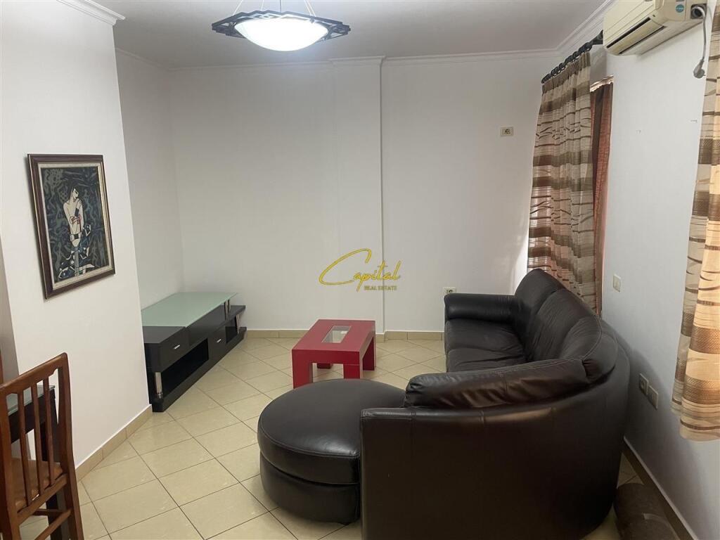 APARTAMENT ME QERA 2+1 +2 SHKOLLA E BASHKUAR 45.000 LEKE