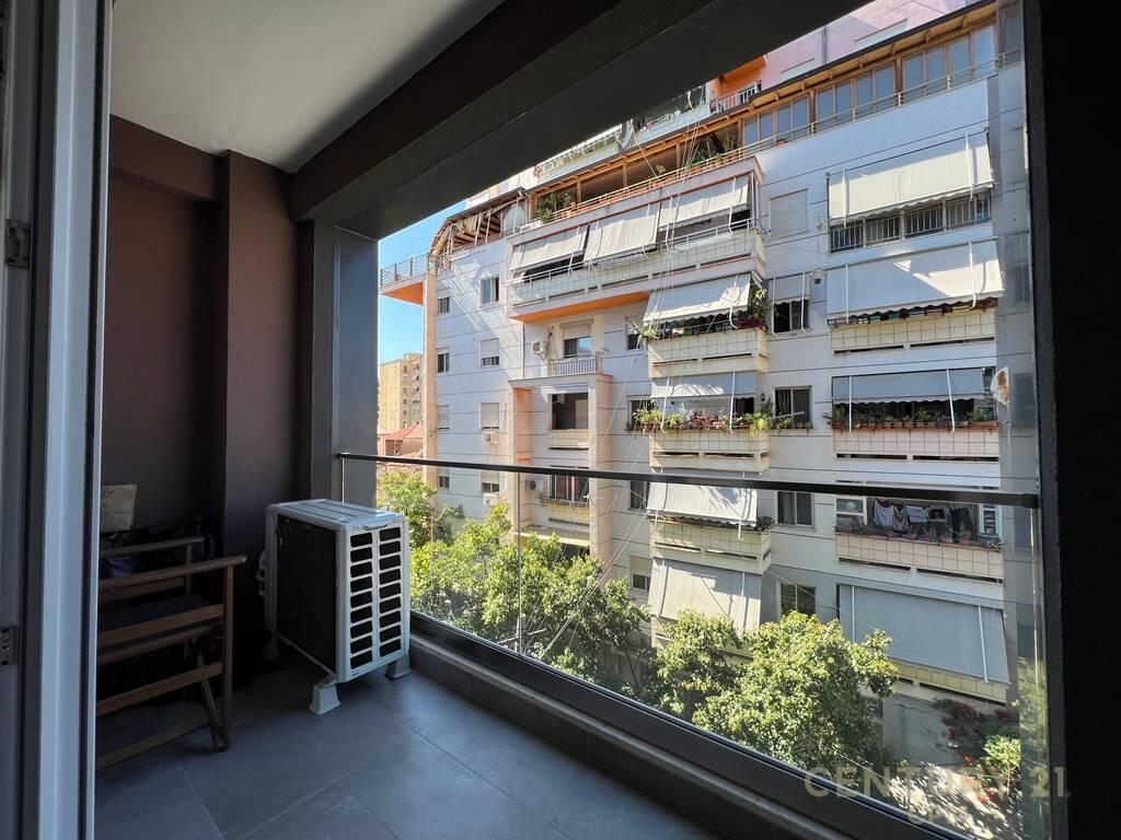 LEDA (smart121372) Apartament 2+1 per qira tek Rr. Barrikadave!
