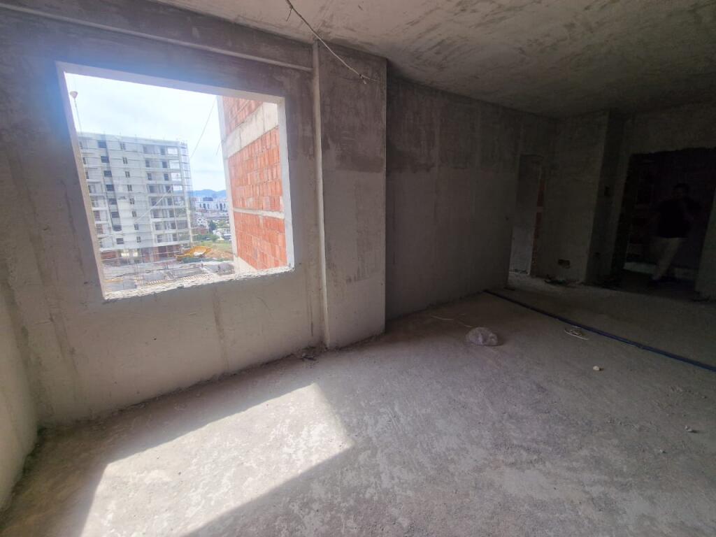 Shitet apartament 1+1 ne Kompleksin ne ndertim "Shehu Residence" ne Paskuqan