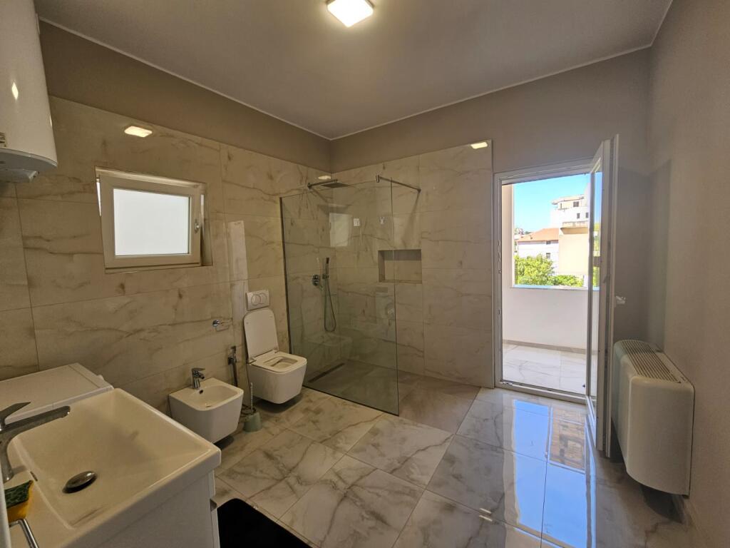Apartament 2+1 per qira tek Vilat Amerikane!
