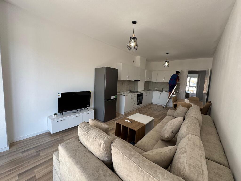 📢 Apartament me qira në Astir 	•	🏠 Tipi: 1+1 	•	📍 Zona: Astir 	•	🏢 Kati: 5 (pallat i ri me ashensor) 	•	🛋️ Gjendja: I sapomobiluar 	•	💶 Çmimi: 500 € / muaj  