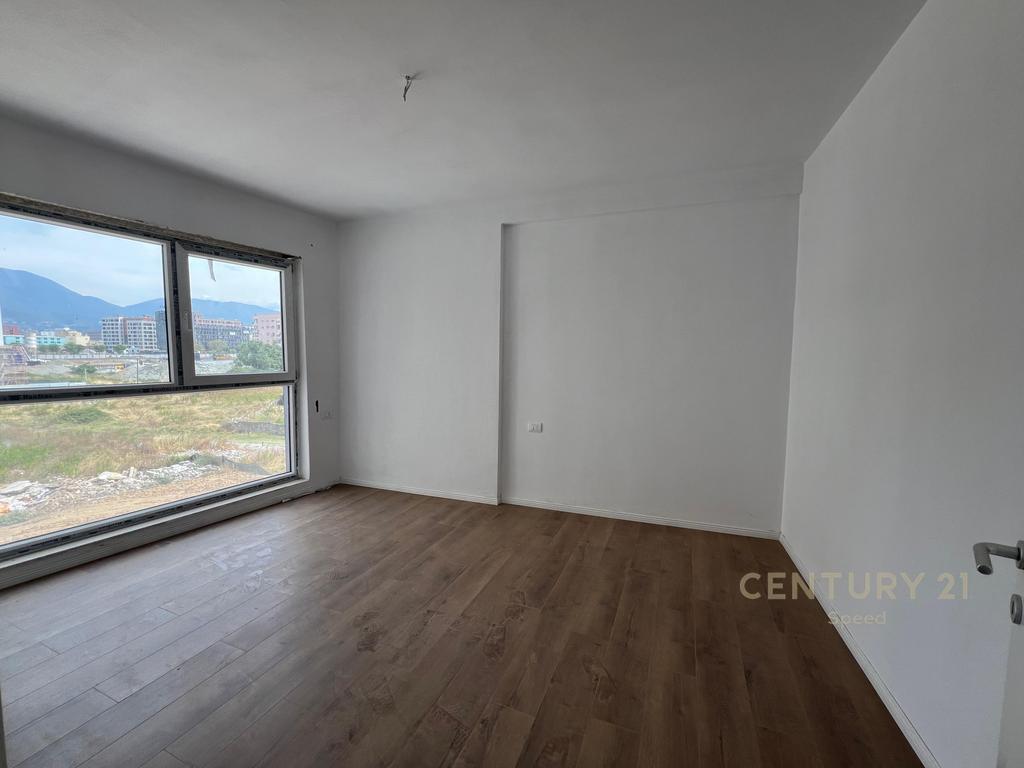 Apartment 2+1+2 for sale on Bulevardin e Ri, near the former Train Station!
