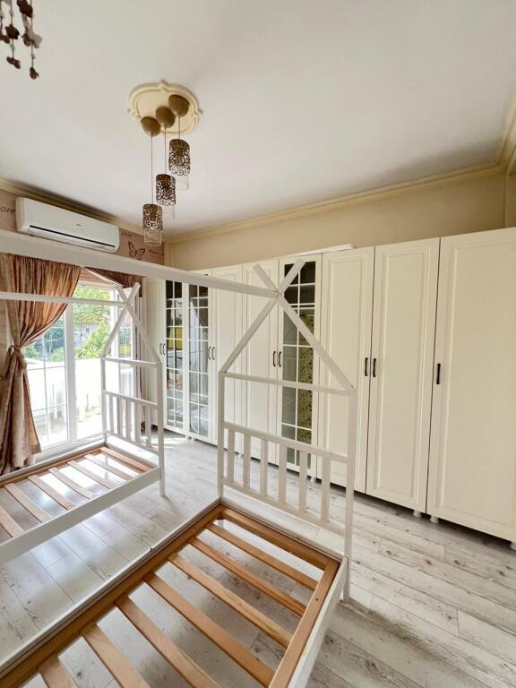 Apartament 2+1 ne shitje, Siri Kodra.