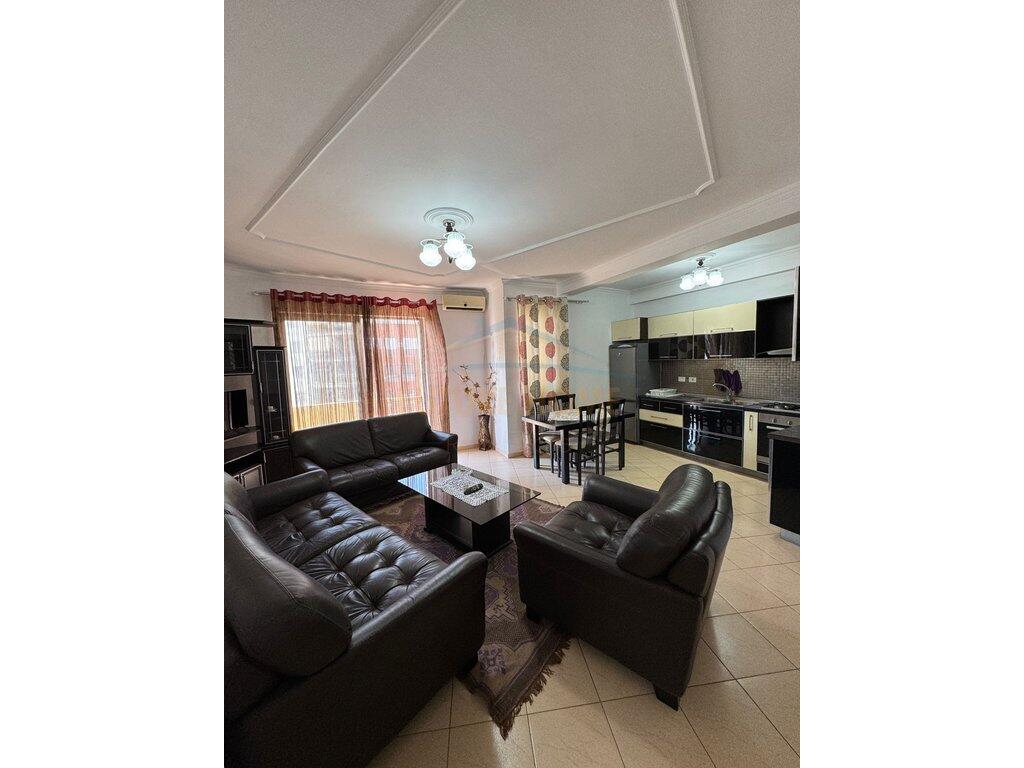 Affitto Appartamento 2+1+2 a Rrotondo, Astir. 500 €