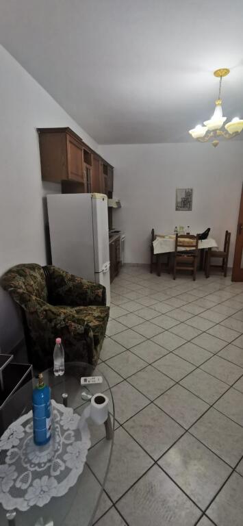 Jepet Apartament me Qera 2+1 Brryl perballe maternitetit