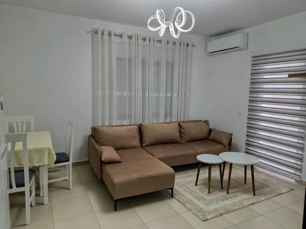 Appartamento in affitto vicino a Vila Gold (Via Dibrës). Palazzo nuovo