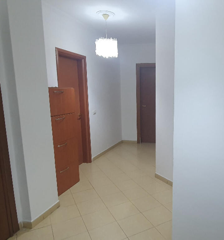Appartamento 2+1 in vendita vicino alla banca Credins in Ali Dem