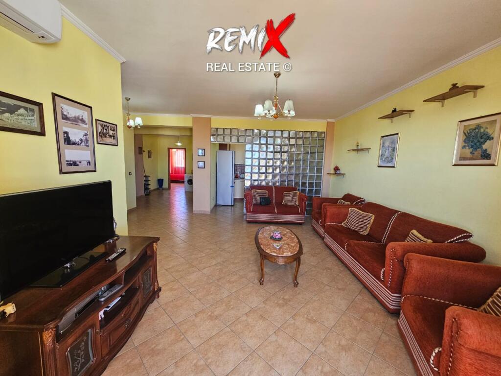 JEPET ME QERA APARTAMENT 3+1 PRANE POLIKLINIKES
