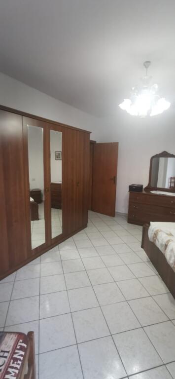 Jepet Apartament me Qera 2+1 Brryl perballe maternitetit