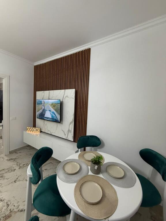 Shitet Apartament 1+1 plus depo dhe parkim