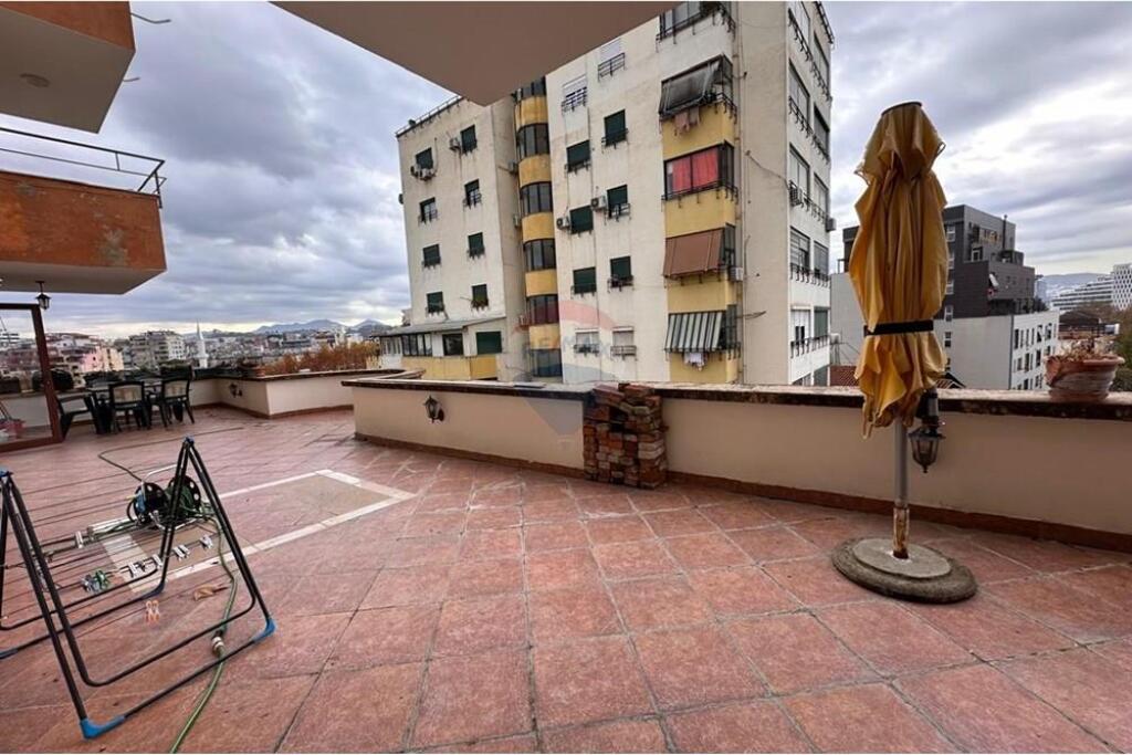 Jepet me qira Apartament 2+1+2 tualete+ Verande