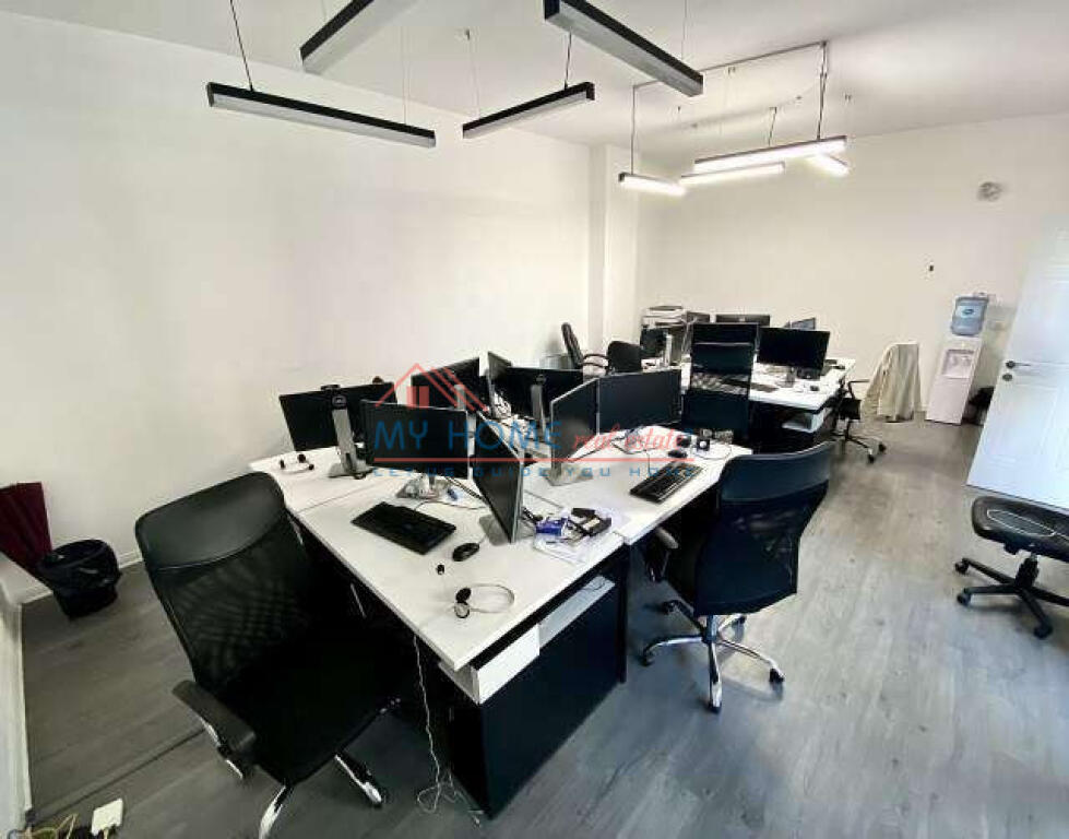 Ufficio in affitto presso il Complesso Square 21 a Tirana