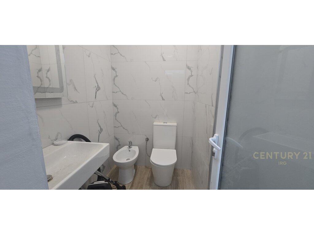 Apartament 2+1 për Qira – I Investuar në Unazën e Re, Astir
