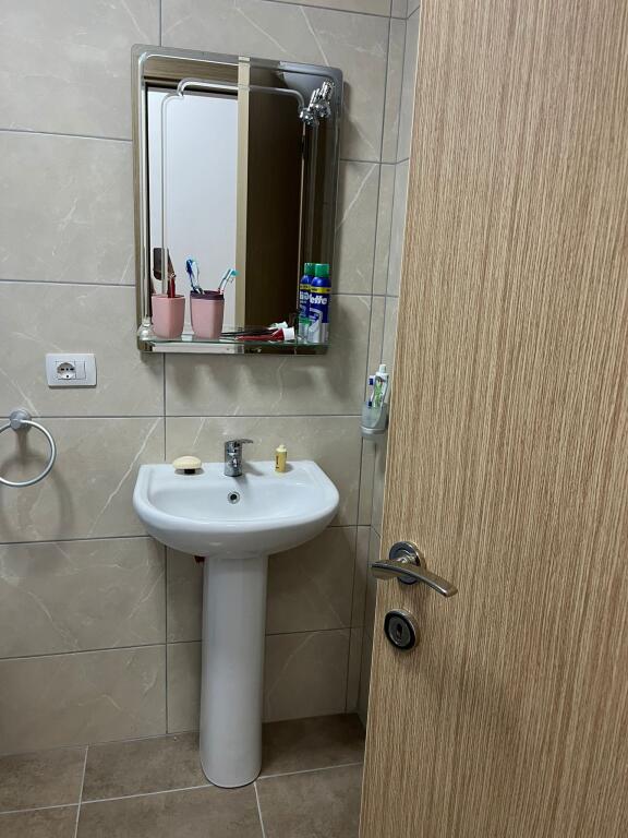 Apartament 3+1+2 me qera 650 euro 5 Maji