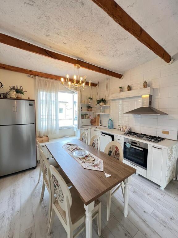 Apartament 2+1 ne shitje, Siri Kodra.