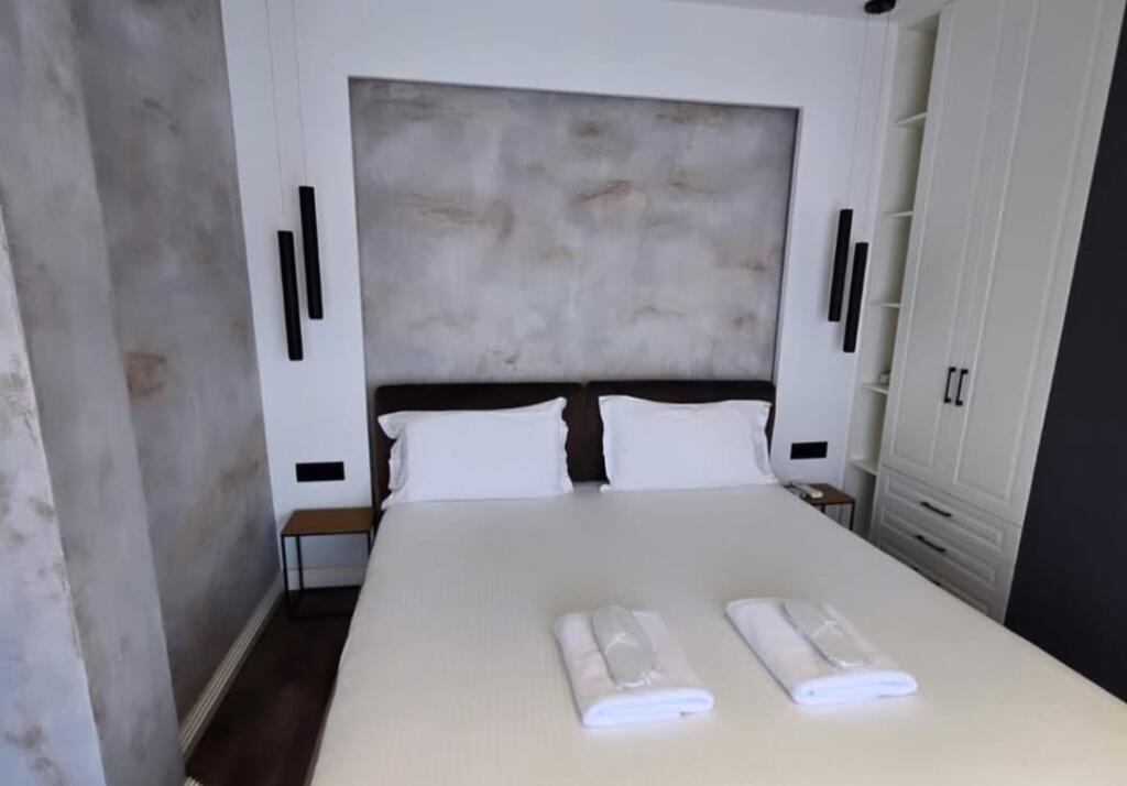 Qender, Toptani Center shesim: Super apartament 2+1+2+verande