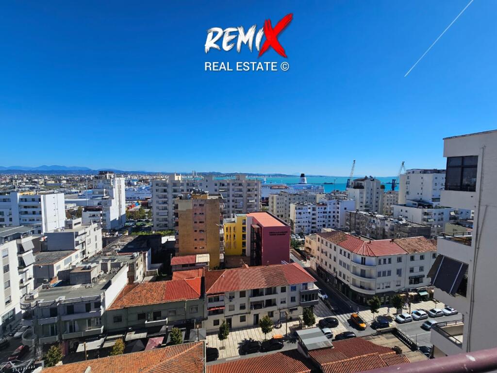 JEPET ME QERA APARTAMENT 3+1 PRANE POLIKLINIKES