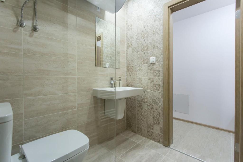 Apartament Me Qera 1+1+Post Parkimi Tek 5 Maji (ID B2101235) Tirane