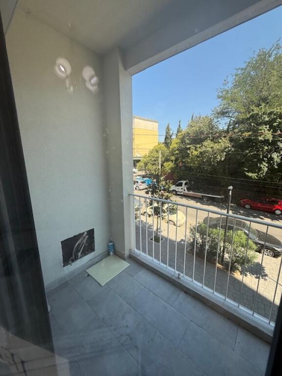Jepet me qera Apartament 1+1 tek Varri i Bamit
