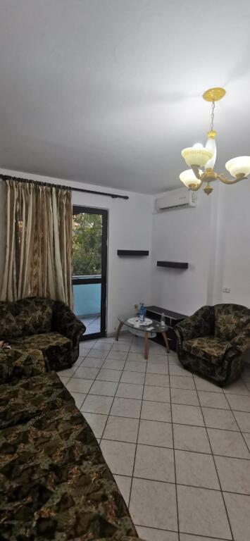 Jepet Apartament me Qera 2+1 Brryl perballe maternitetit
