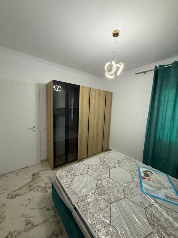 Shitet Apartament 1+1 plus depo dhe parkim