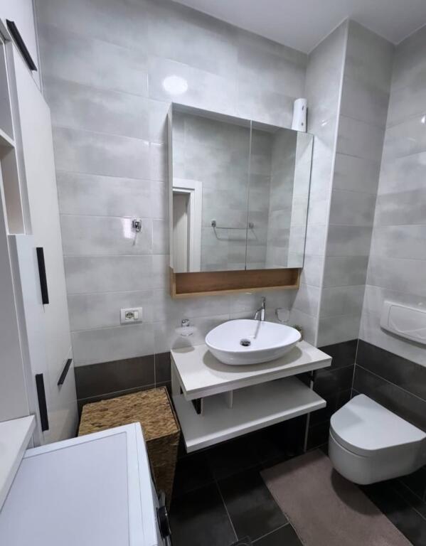 21 Dhjetori, Kompleksi Kontakt ‣ shesim apartament me garazhd: 2+1+2