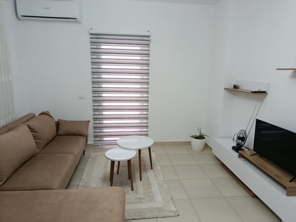Appartamento in affitto vicino a Vila Gold (Via Dibrës). Palazzo nuovo