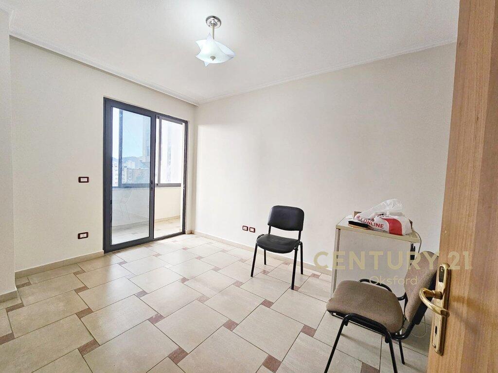 Locale per uffici in affitto – Centro di Tirana, dietro Eye of Tirana