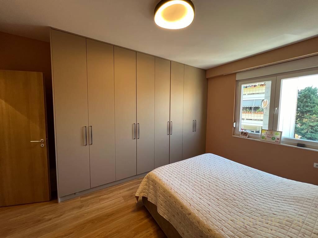 LEDA (smart121372) Apartament 2+1 per qira tek Rr. Barrikadave!
