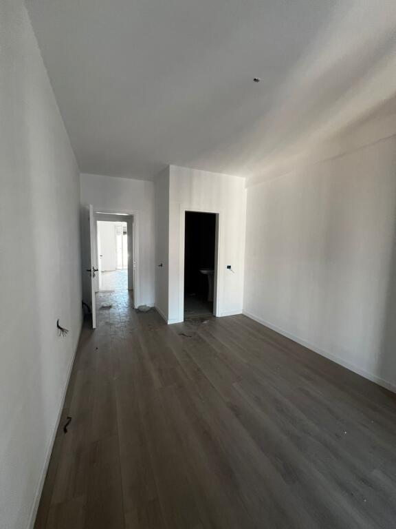 JEPET ME QERA APARTAMENT 2+1 KAMEZ PROCES MOBILIMI