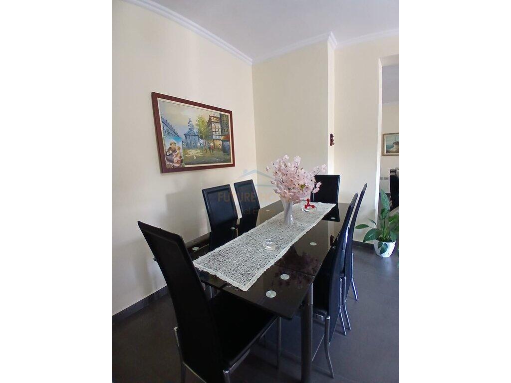 Apartament 2+1 per qera me vendndodhje ne rrugen Ramazan Bodgani (ne zonen e ish frigoriferit)
