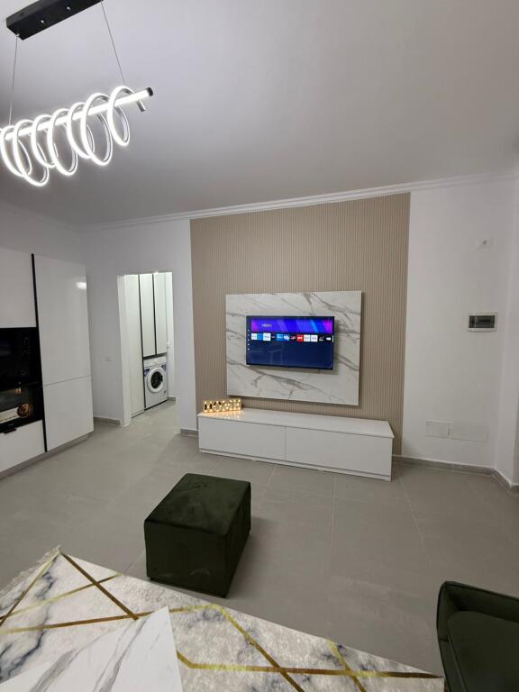 Shitet super apartament 1+1 plus depo dhe parkim