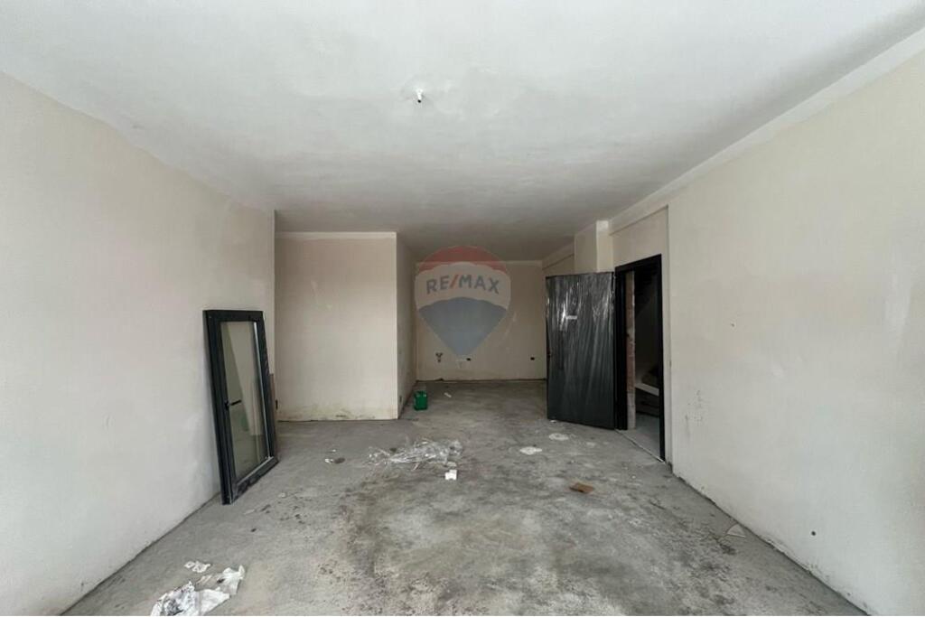 Apartment 2+1+2 for sale, Elbasanit Street