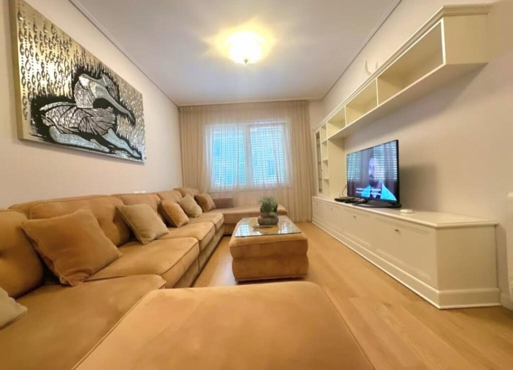 Japim me qera super apartament 2+1, 21 dhjetori