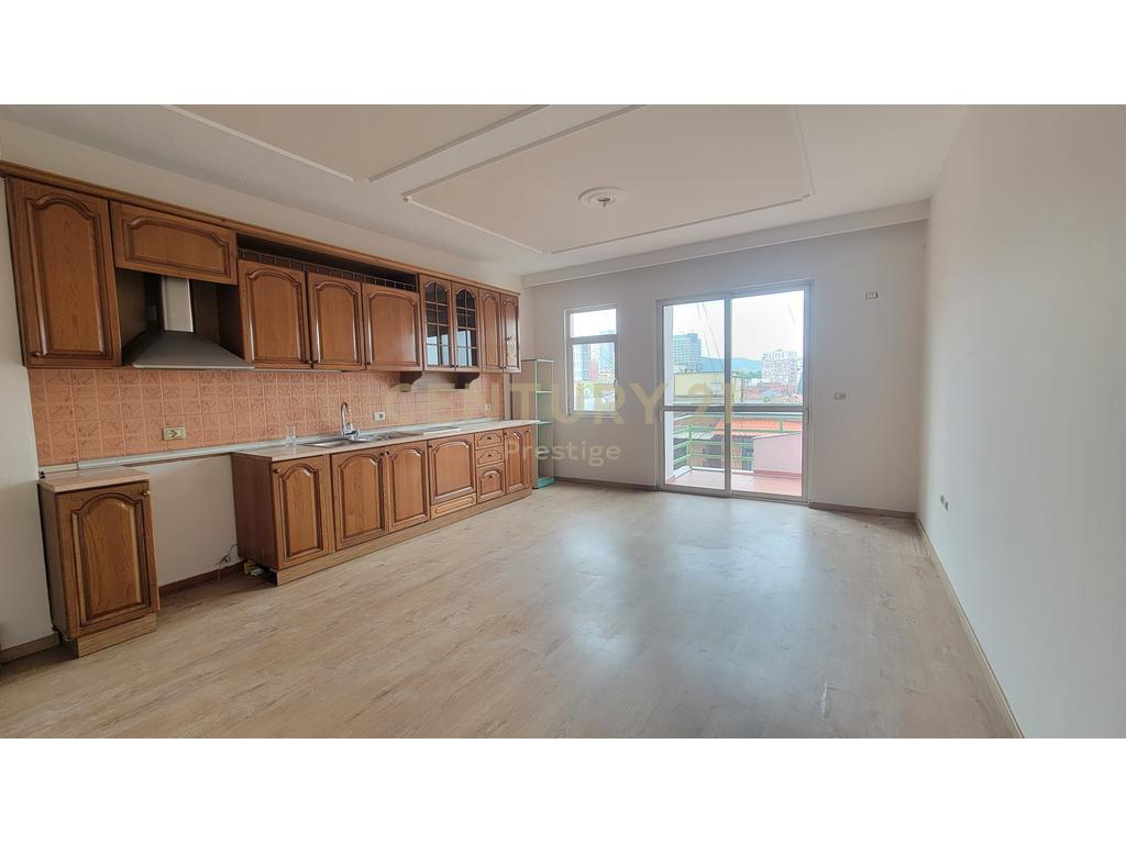Apartament 3+1+2 me Qira – Pranë Shkollës së Baletit, Tiranë
