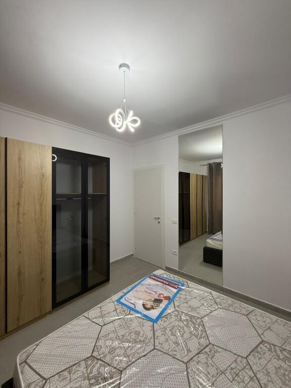 Shitet super apartament 1+1 plus depo dhe parkim
