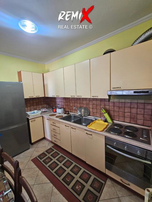 JEPET ME QERA APARTAMENT 3+1 PRANE POLIKLINIKES