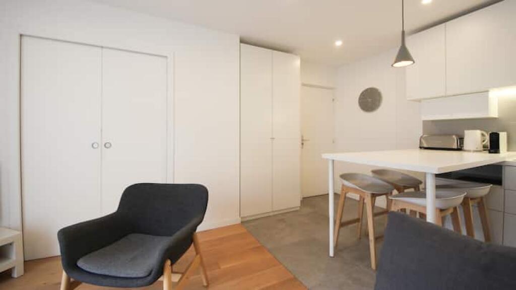 Apartament Me Qera 2+1+2 tek 21 Dhjetori (ID B2201459) Tirane
