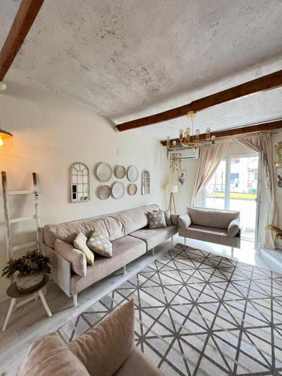 Apartament 2+1 ne shitje, Siri Kodra.