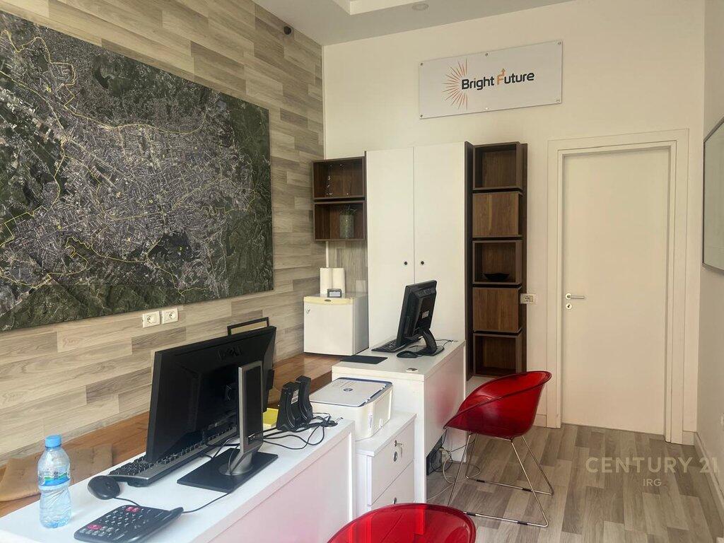 Office for rent in Kika 1, Paris Municipality