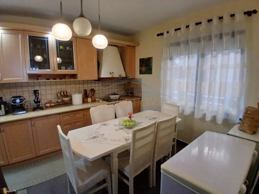 Apartament 2+1 per qera me vendndodhje ne rrugen Ramazan Bodgani (ne zonen e ish frigoriferit)
